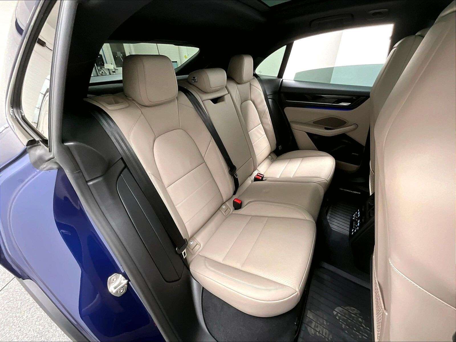 2025 Porsche Macan Electric 4S thumb 16