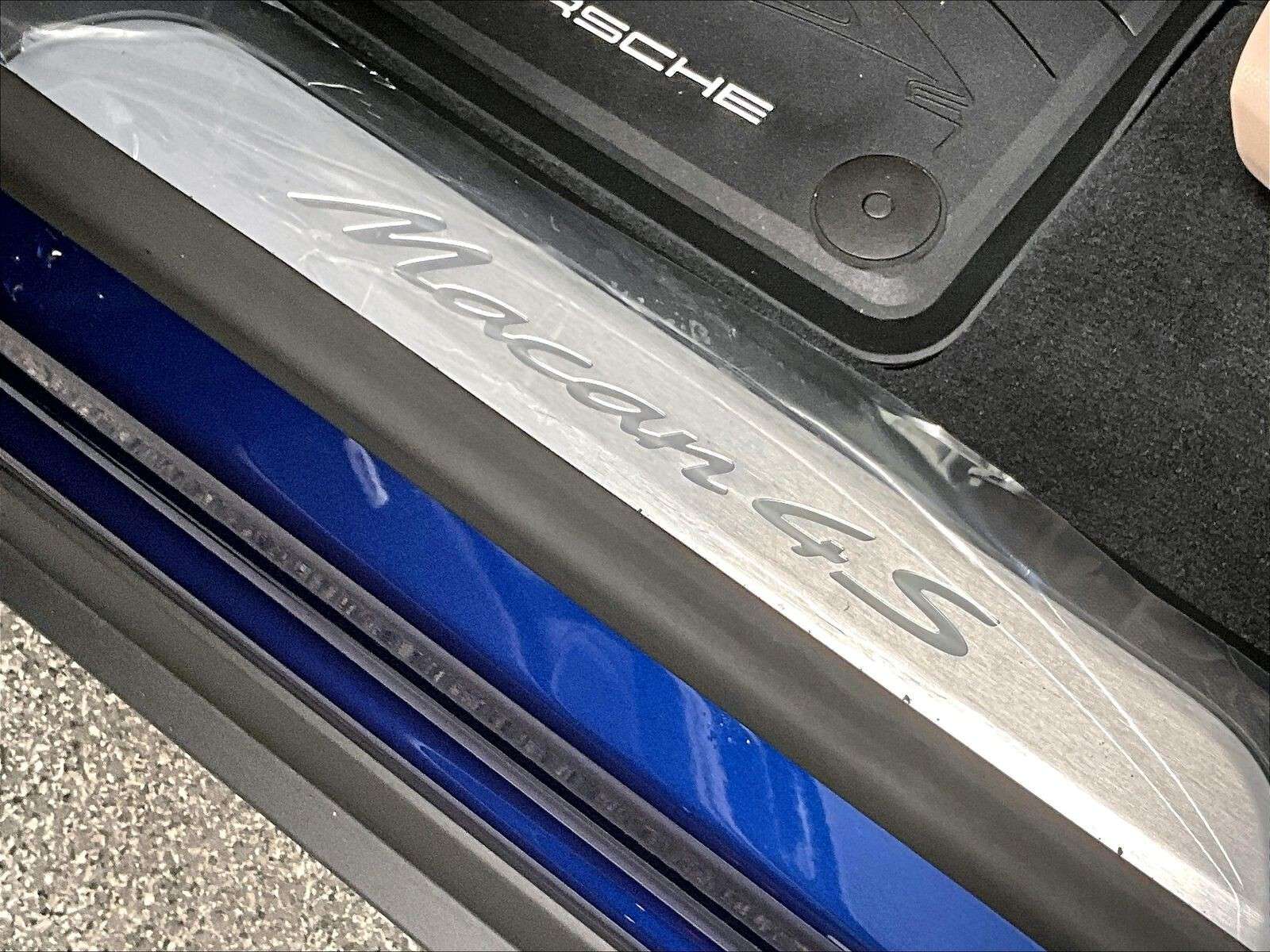 2025 Porsche Macan Electric 4S thumb 28