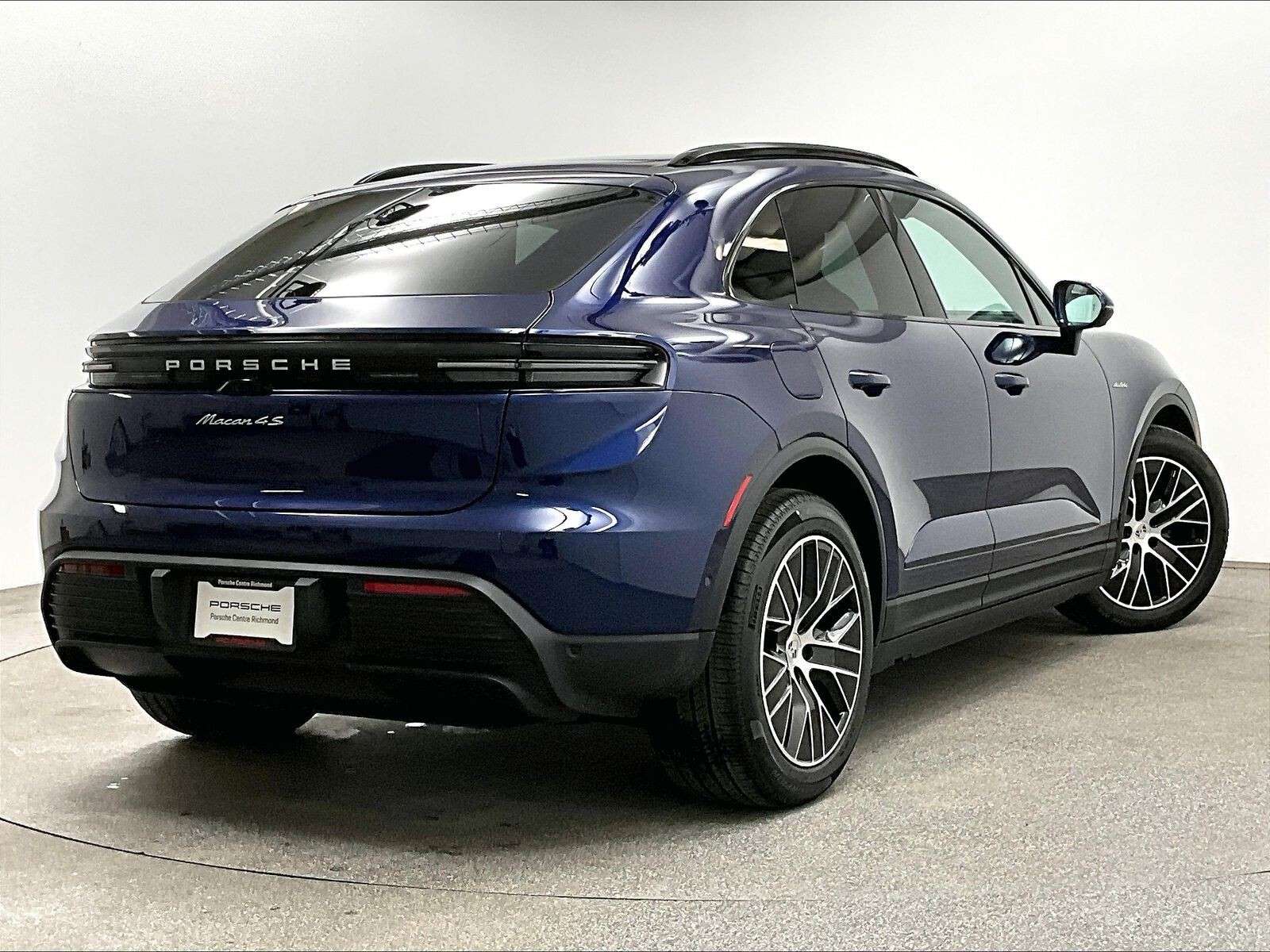 2025 Porsche Macan Electric 4S alt 5