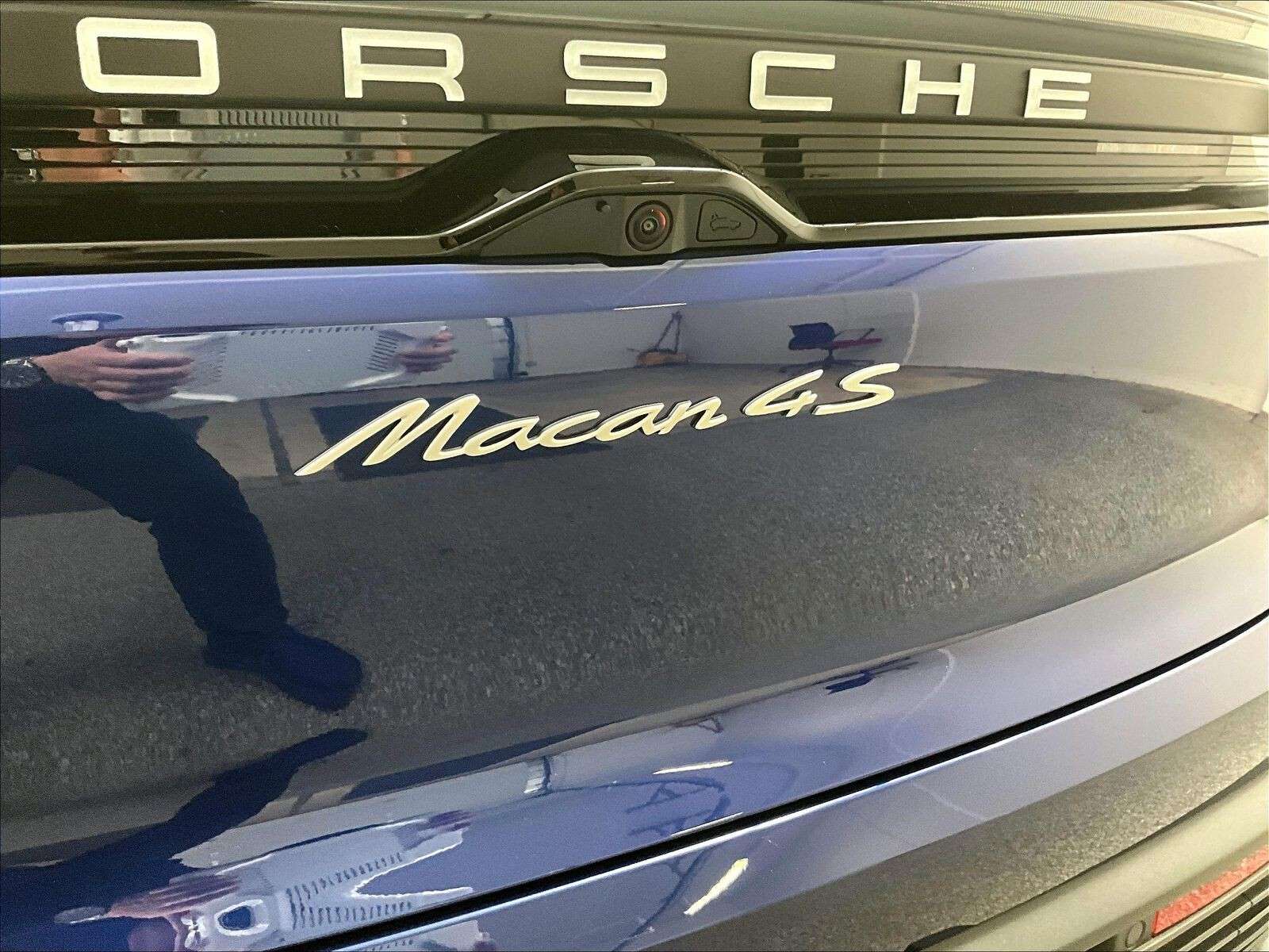 2025 Porsche Macan Electric 4S thumb 37