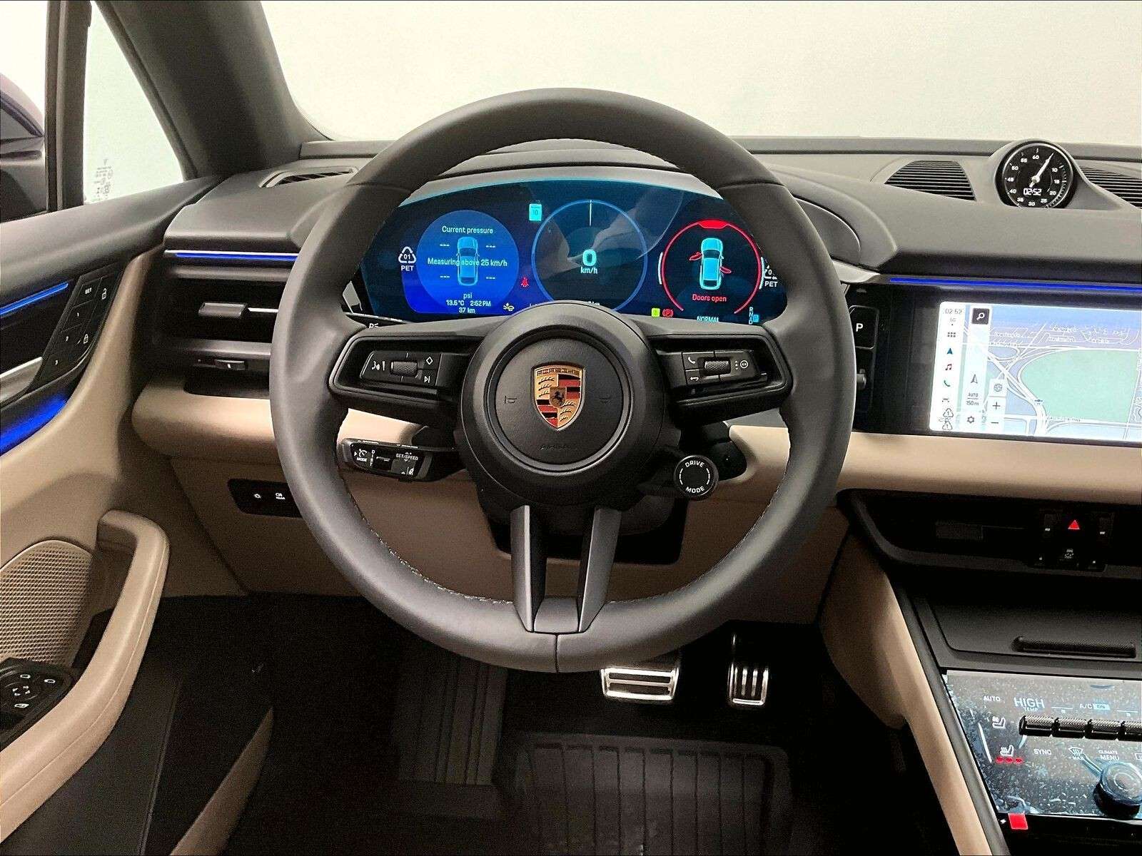 2025 Porsche Macan Electric 4S thumb 10