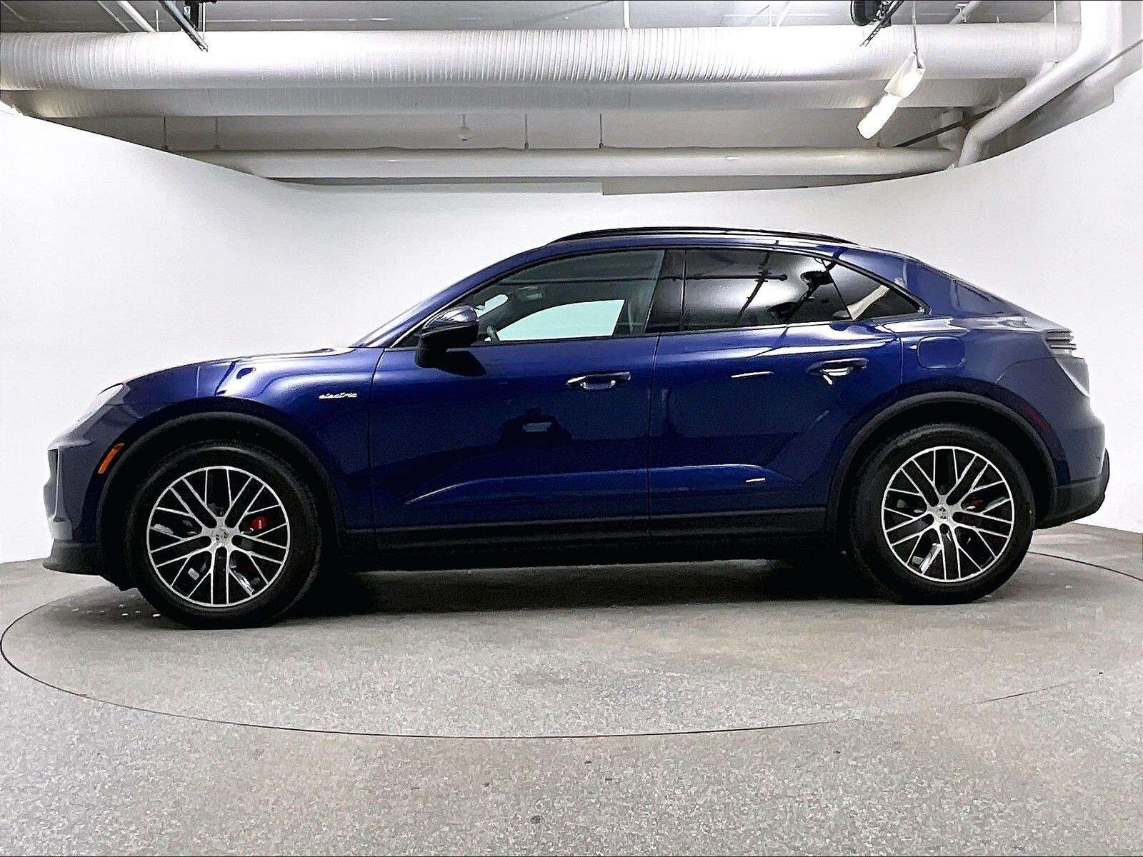 2025 Porsche Macan Electric 4S thumb 8