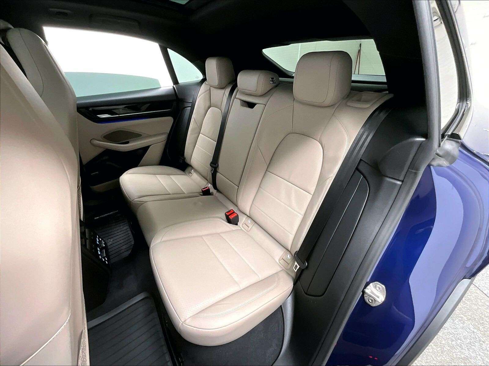 2025 Porsche Macan Electric 4S thumb 15
