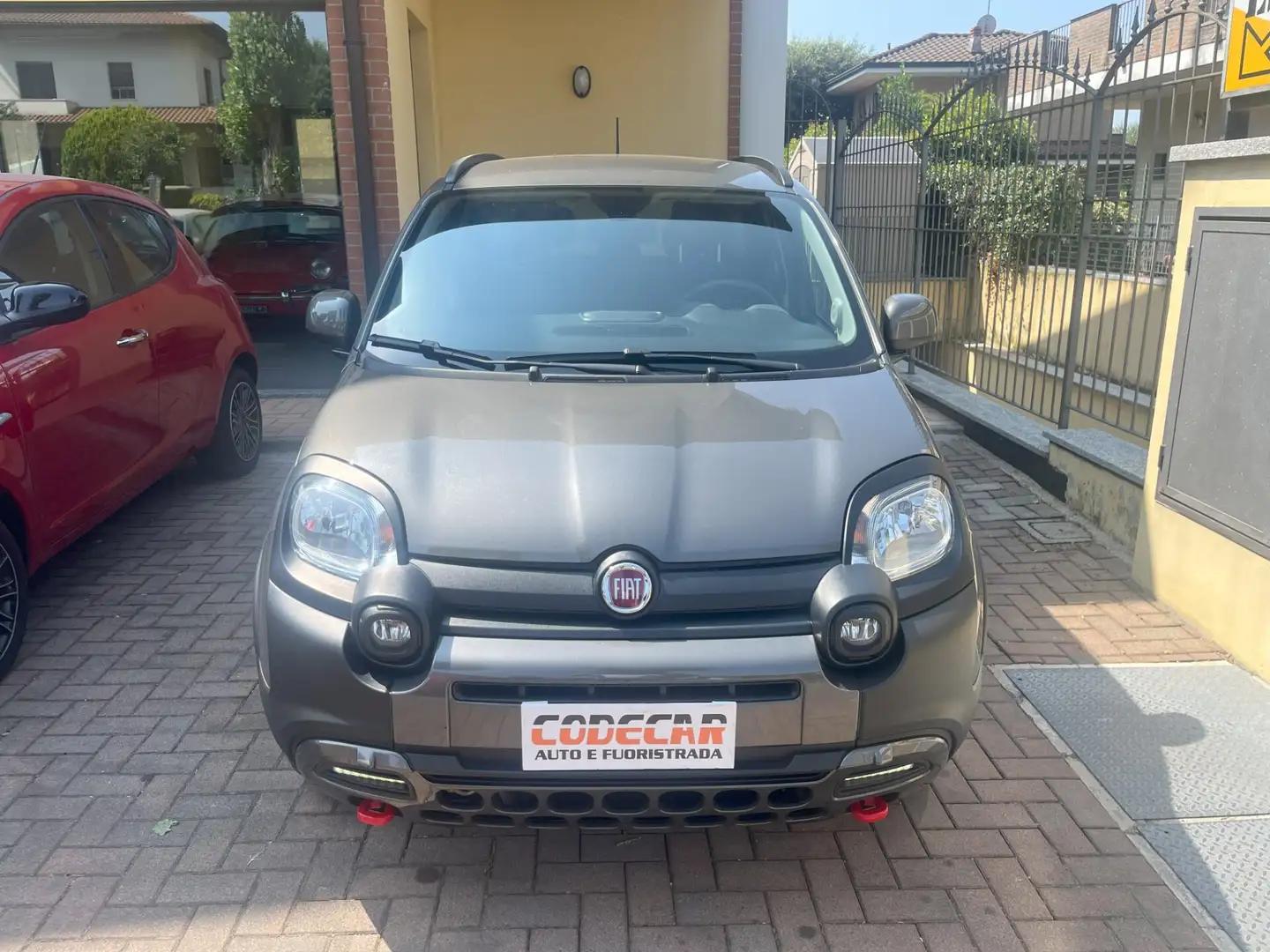Fiat Panda 1.0 FireFly S&S Hybrid City Cross Grau - 1