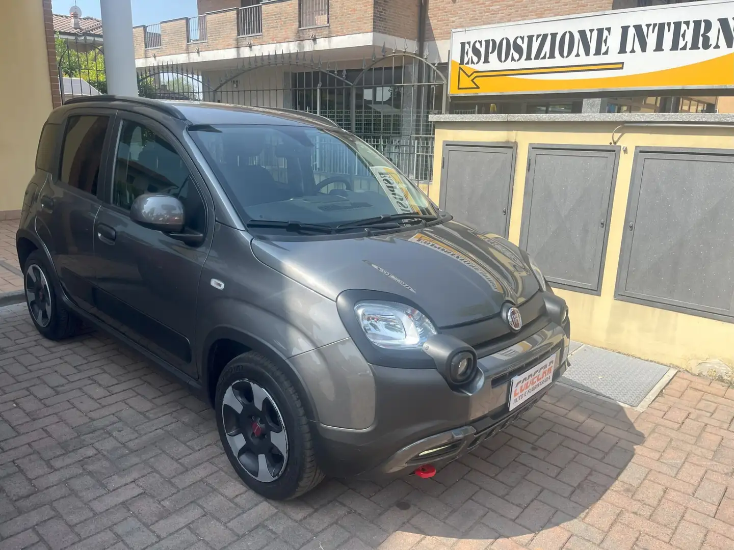 Fiat Panda 1.0 FireFly S&S Hybrid City Cross Grau - 2