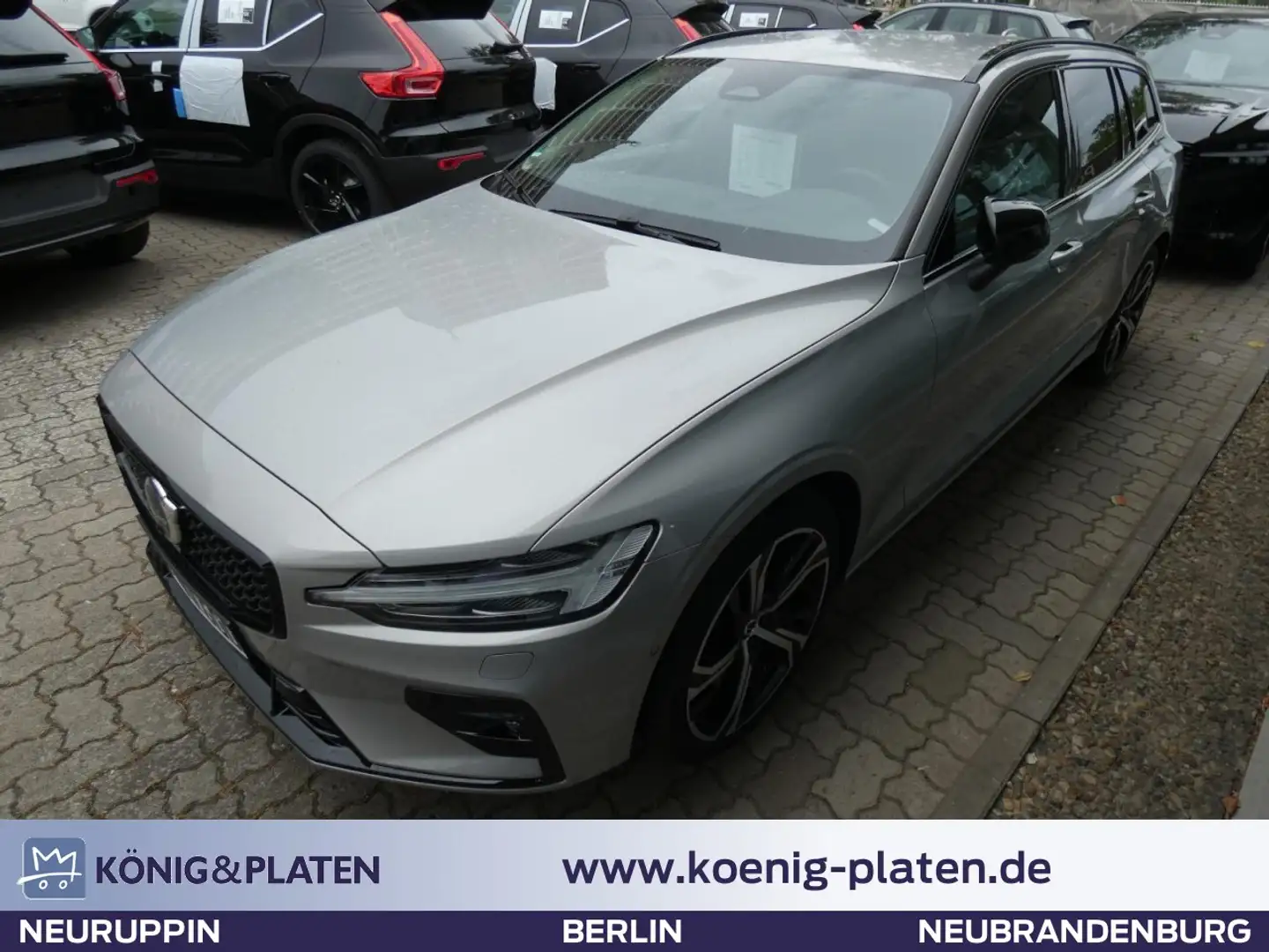 Volvo V60 B4 Benzin Plus Dark Klima Rückfahrkamera Silber - 1