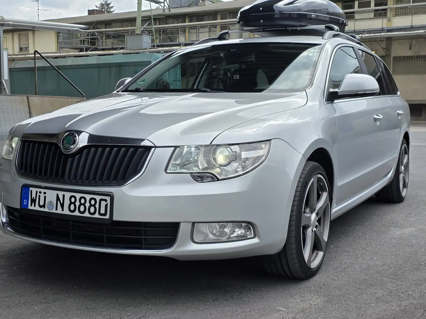 Skoda Superb Combi 2.0 TDI DSG Active - 1