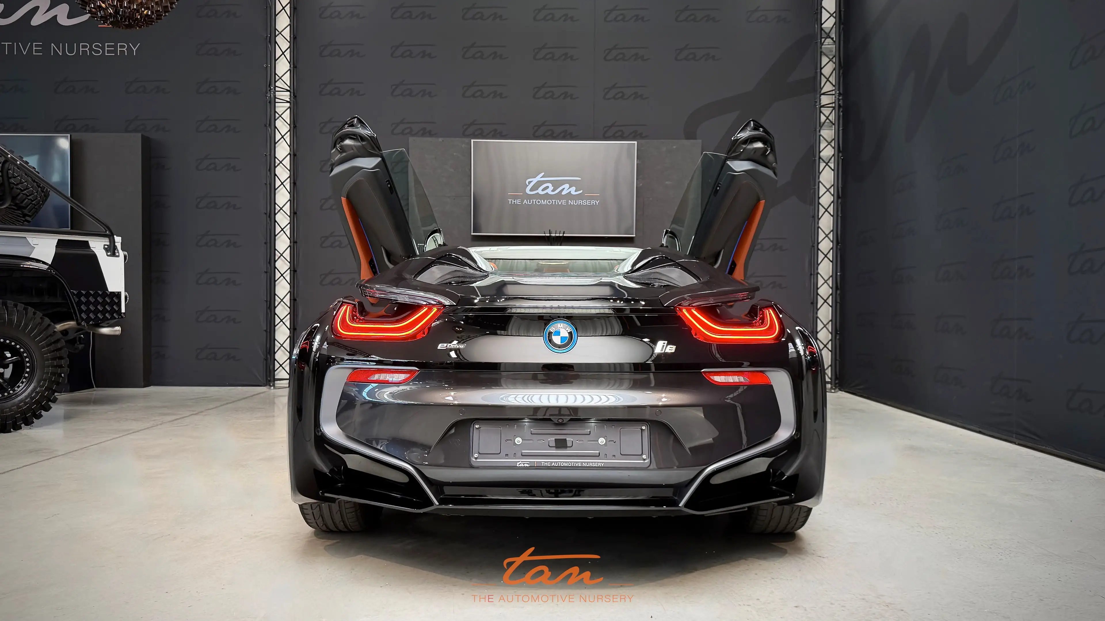 BMW i8 ROADSTER Plug-In Hybrid (11.6kWh) Full Options — photo 13