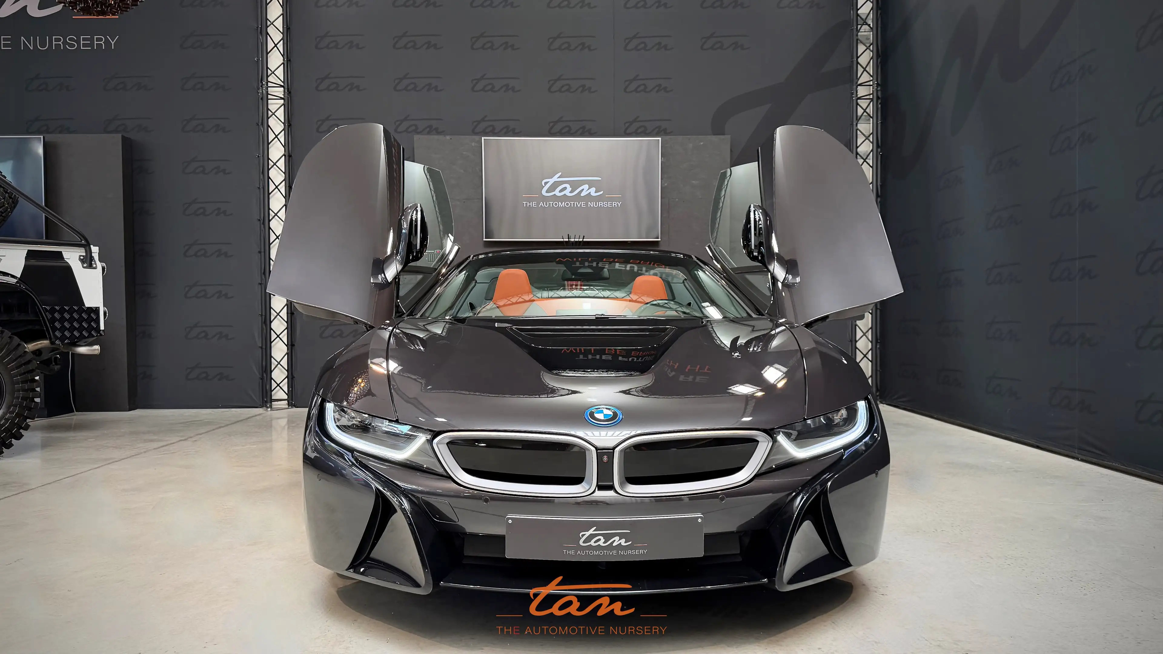 BMW i8 ROADSTER Plug-In Hybrid (11.6kWh) Full Options — photo 9