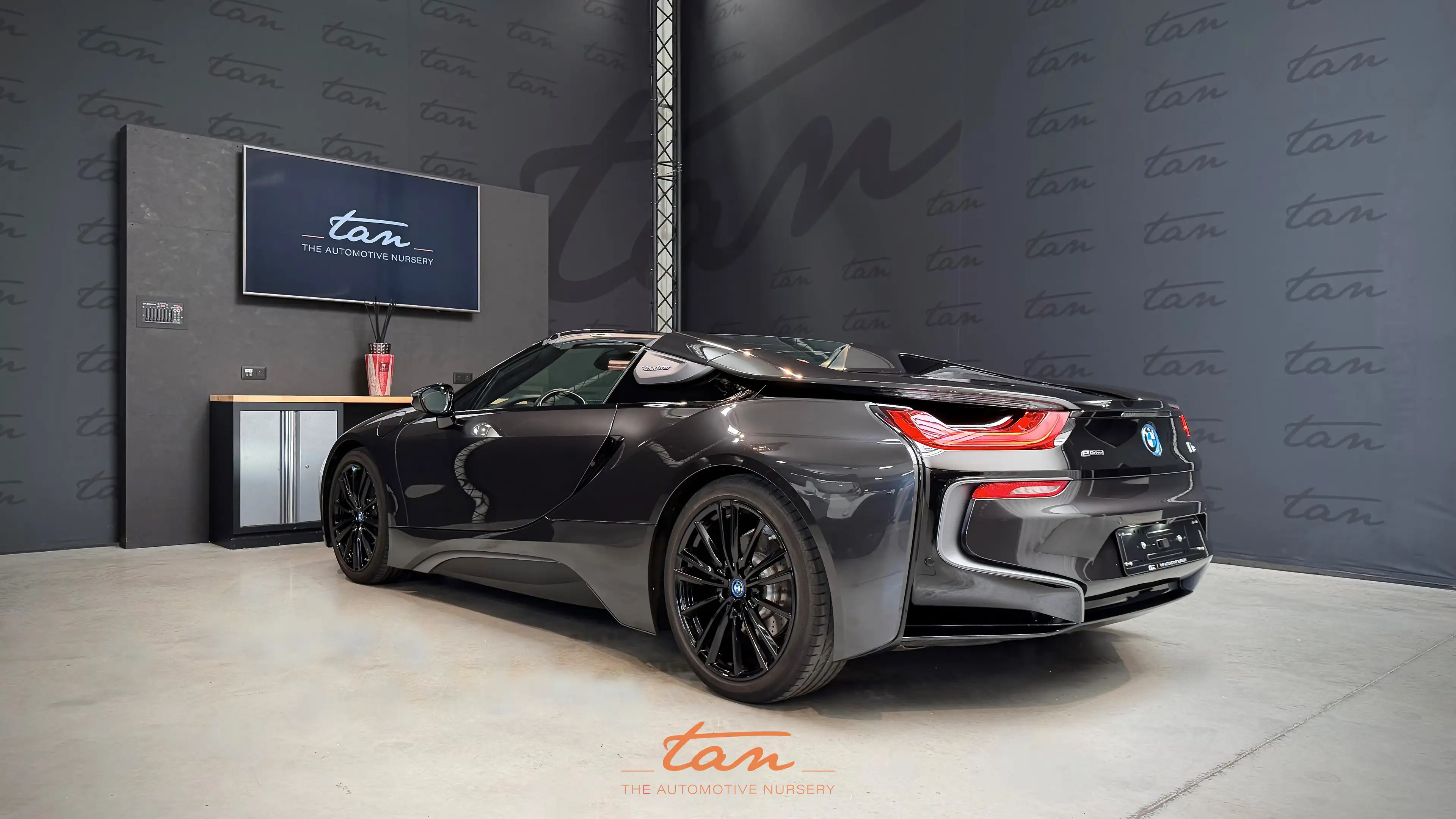 BMW i8 ROADSTER Plug-In Hybrid (11.6kWh) Full Options — photo 5