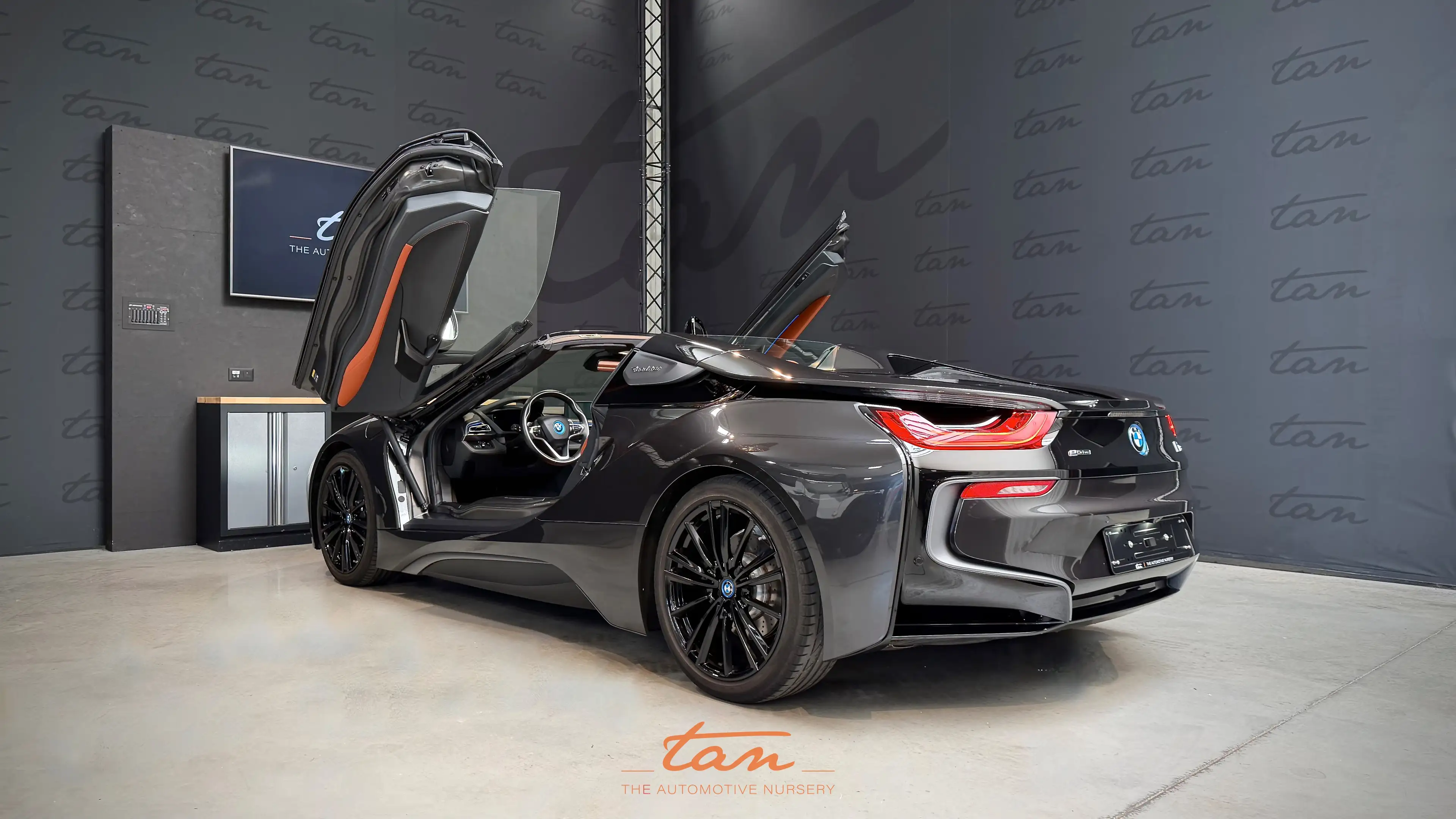 BMW i8 ROADSTER Plug-In Hybrid (11.6kWh) Full Options — photo 12