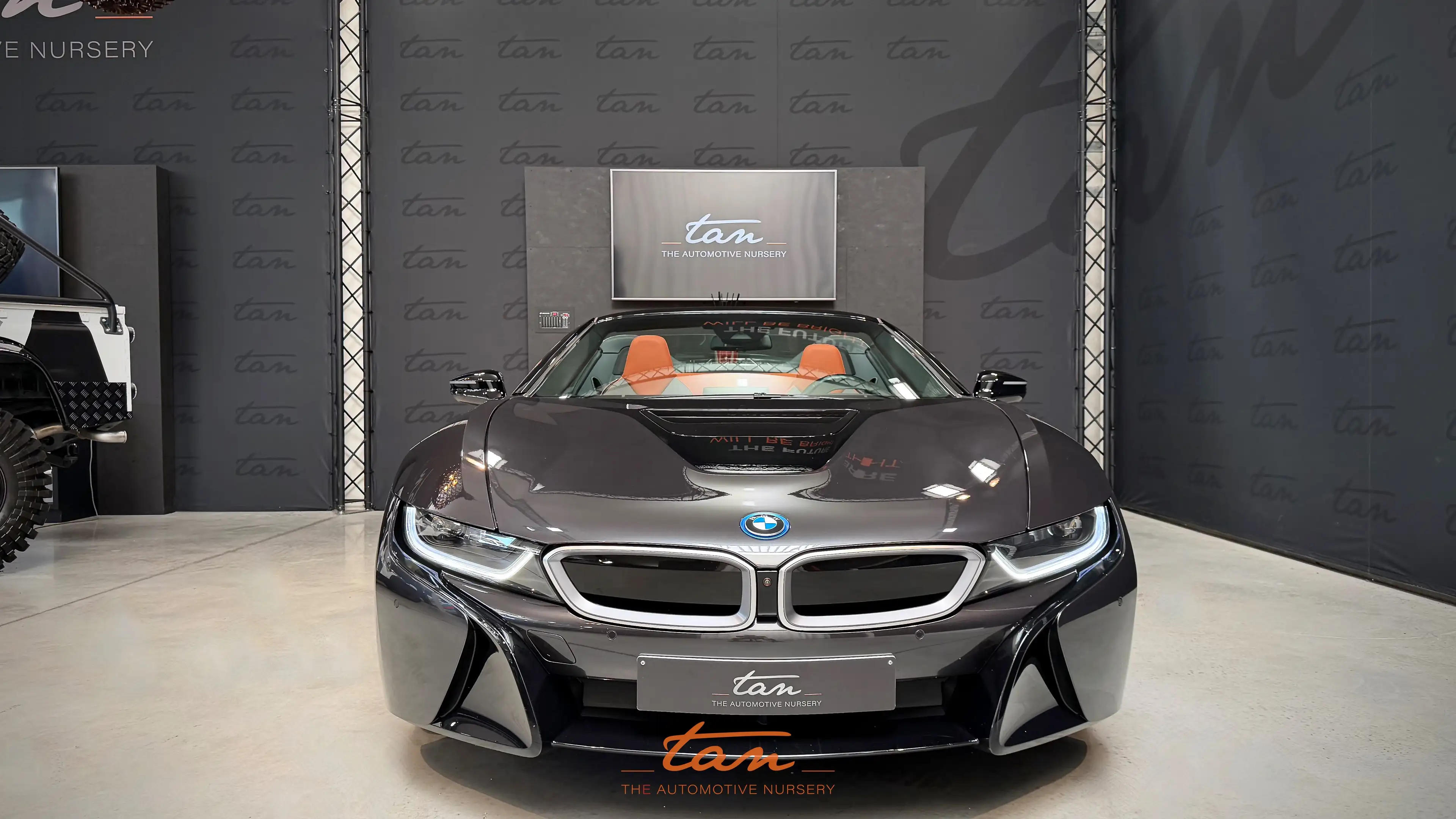 BMW i8 ROADSTER Plug-In Hybrid (11.6kWh) Full Options — photo 2