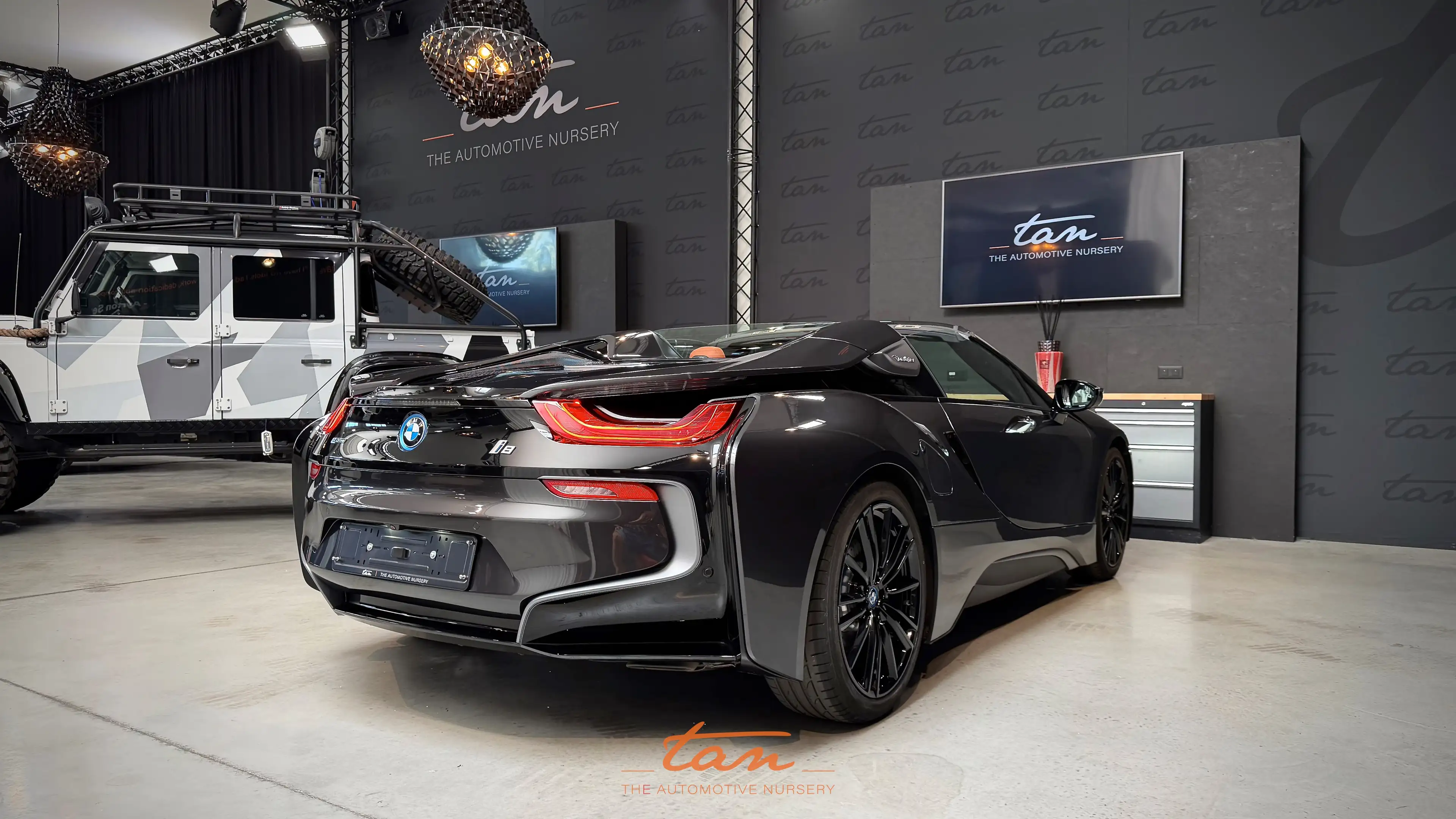 BMW i8 ROADSTER Plug-In Hybrid (11.6kWh) Full Options — photo 7
