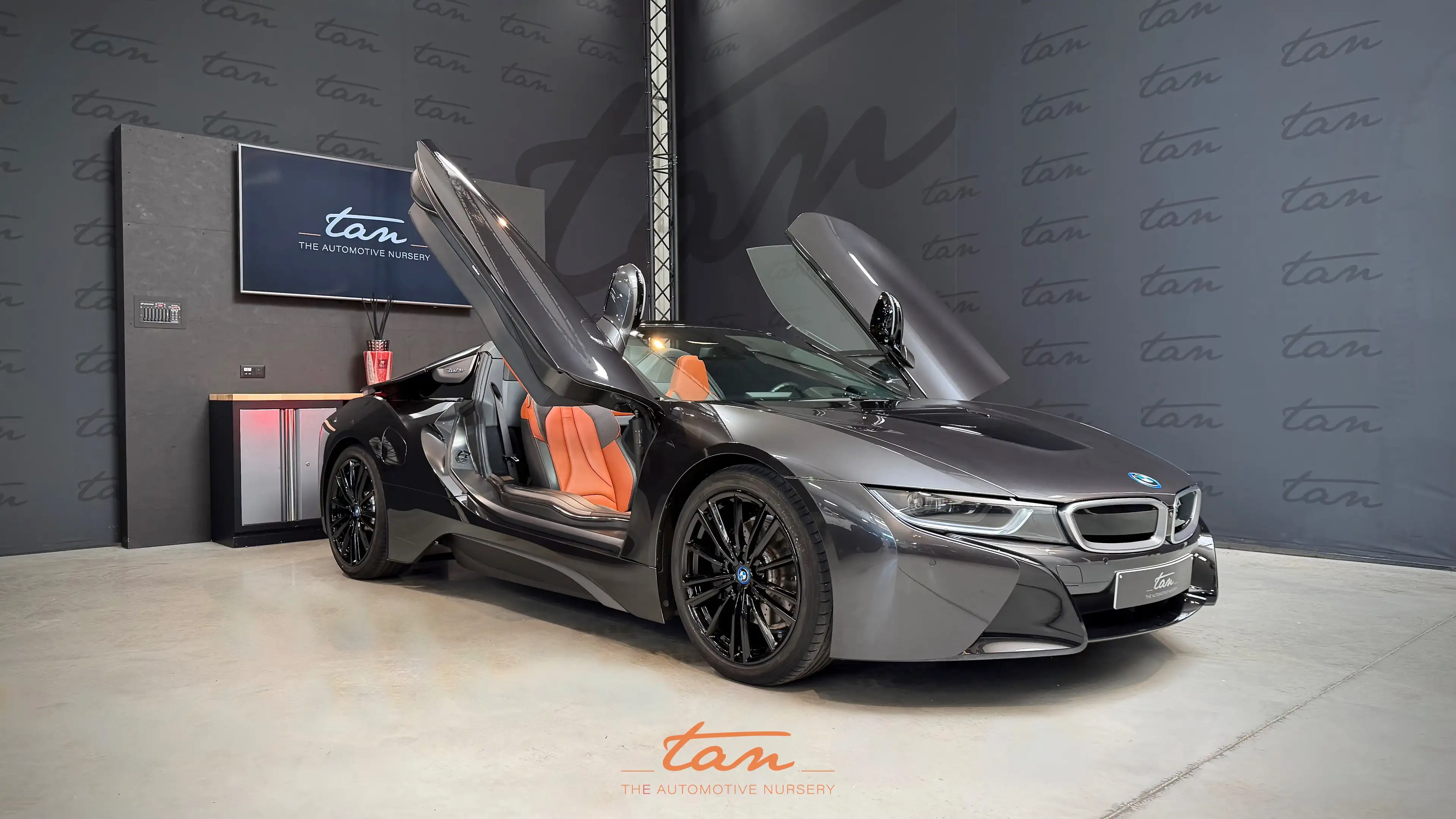 BMW i8 ROADSTER Plug-In Hybrid (11.6kWh) Full Options — photo 8