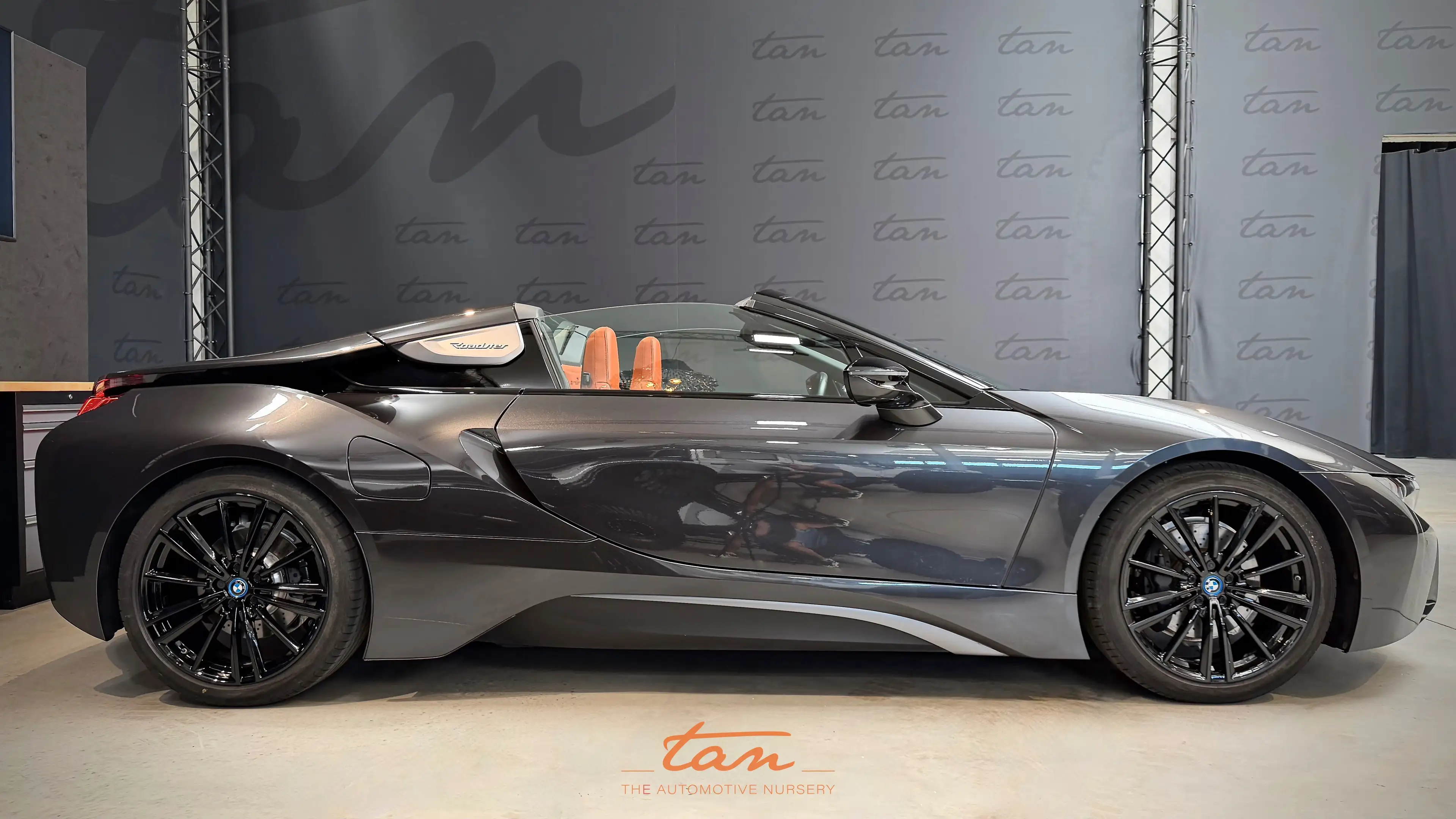 BMW i8 ROADSTER Plug-In Hybrid (11.6kWh) Full Options — photo 4