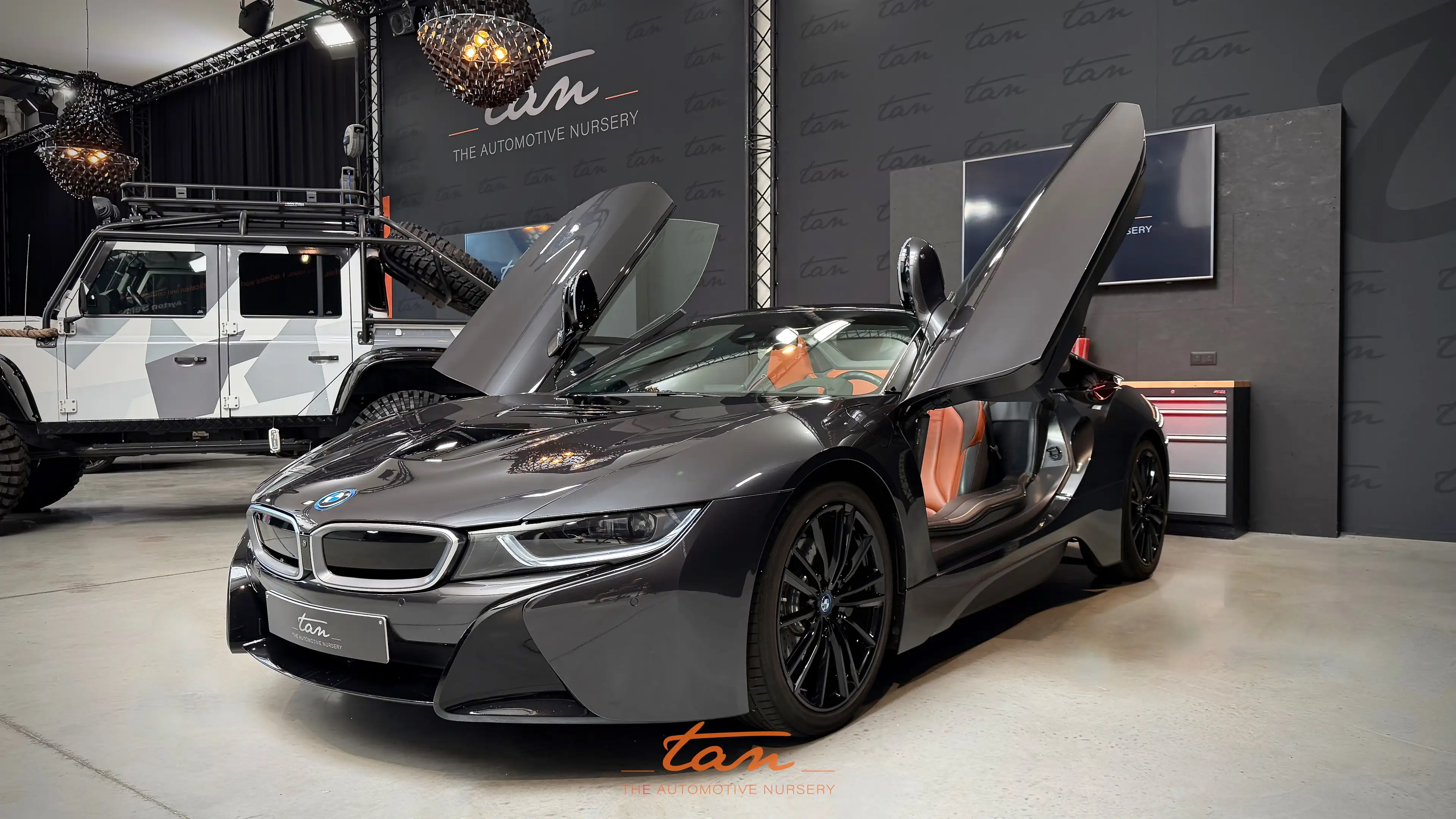 BMW i8 ROADSTER Plug-In Hybrid (11.6kWh) Full Options — photo 10