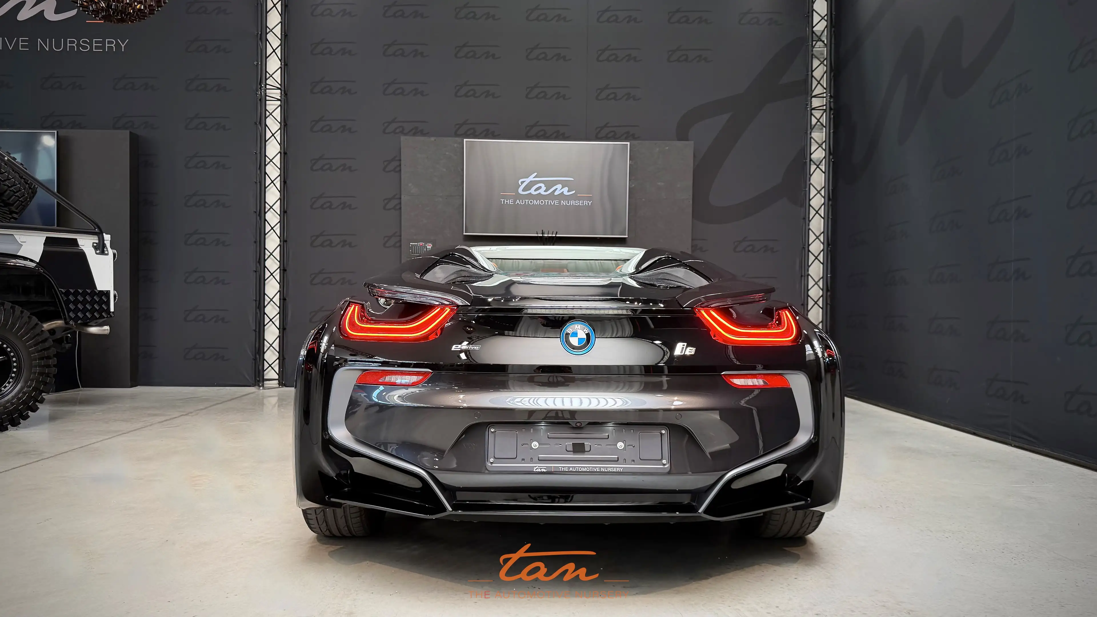 BMW i8 ROADSTER Plug-In Hybrid (11.6kWh) Full Options — photo 6