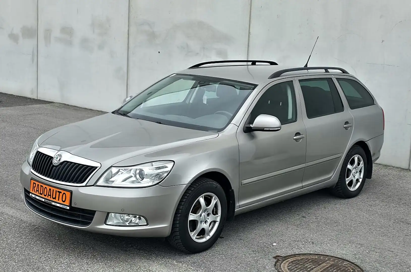 Skoda Octavia Combi 1,2 TSI Elegance **PDC**KLIMATRONIC**SITZ... Beige - 1
