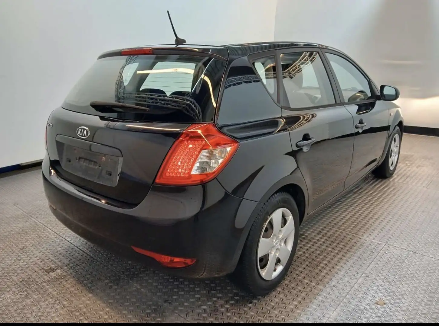 Kia Ceed / cee'd Vision Schwarz - 2