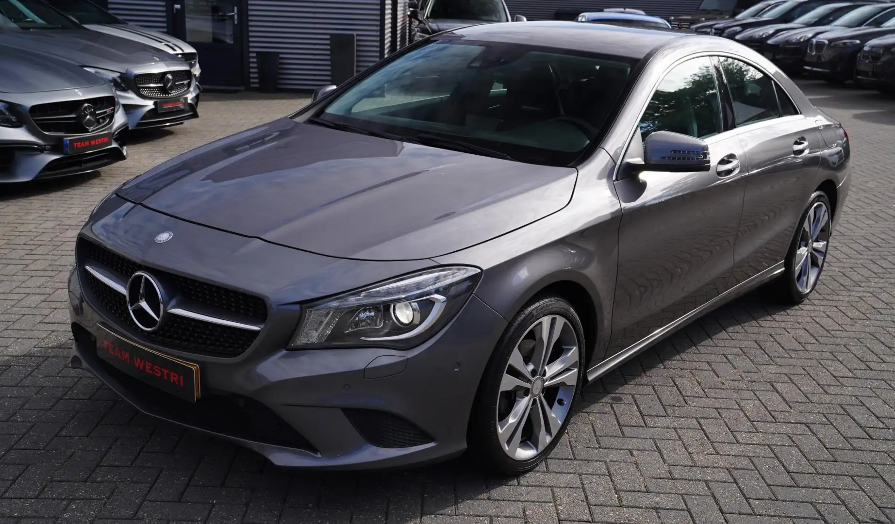 Mercedes-Benz CLA 180 Ambition | Automaat | Stoelverwarming | 100% onder Grijs - 2