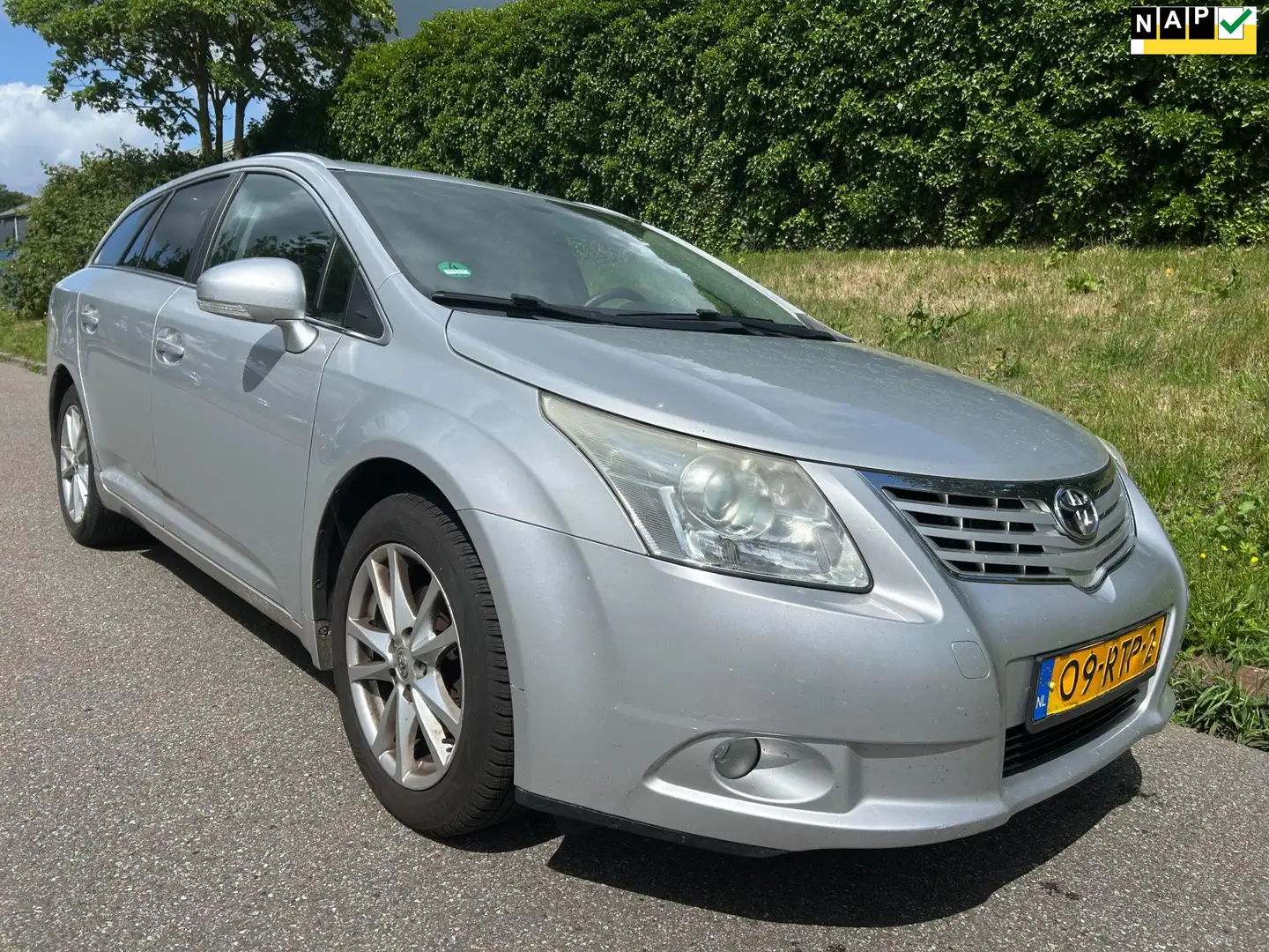 Toyota Avensis Wagon 1.8 VVTi Business - Clima - Navi - Camera Grijs - 1