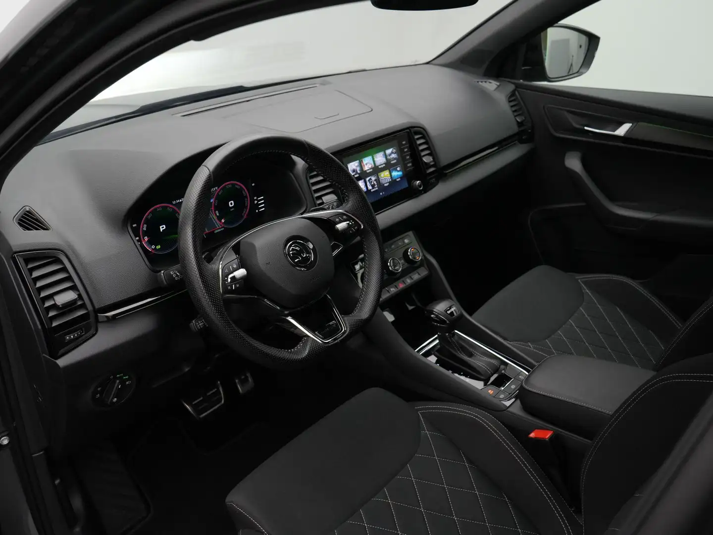 Skoda Karoq 1.5 TSI 150 pk DSG ACT Sportline Business | Adapti Grijs - 2