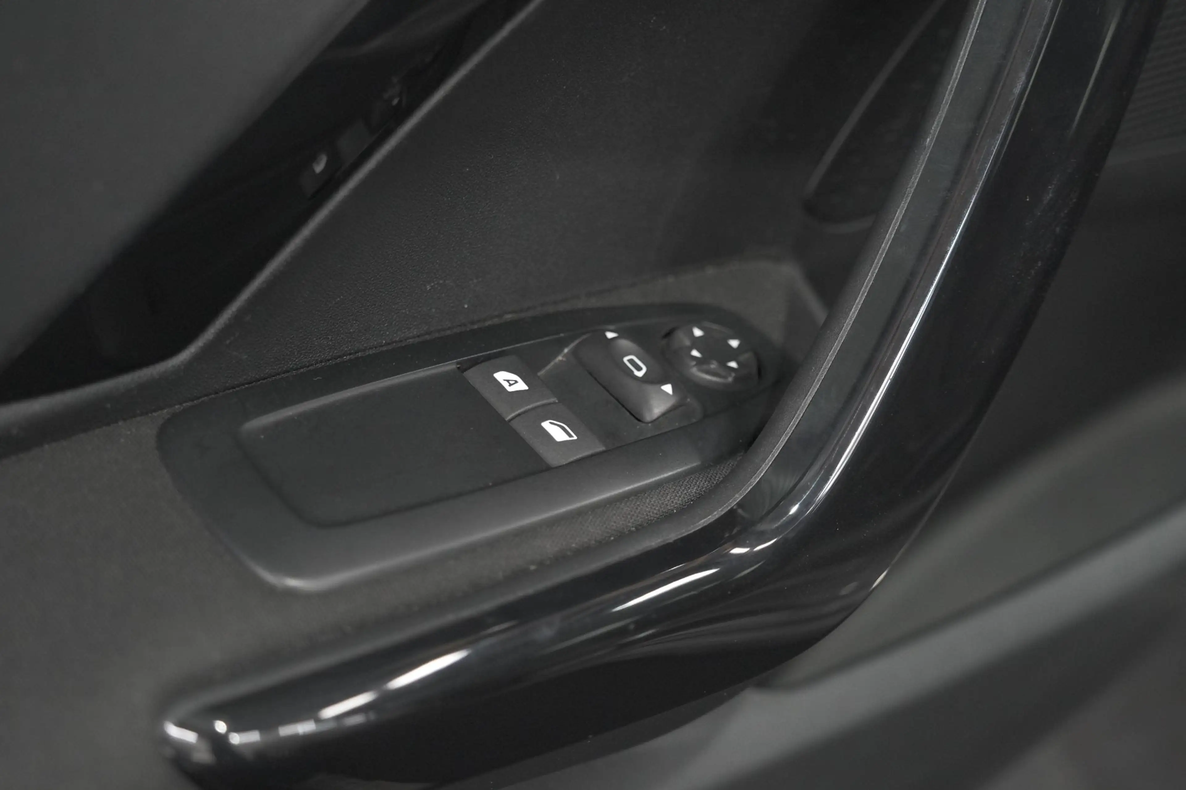 Peugeot 208 PureTech 82 Active | Camera | Apple Carplay | Airc — photo 14