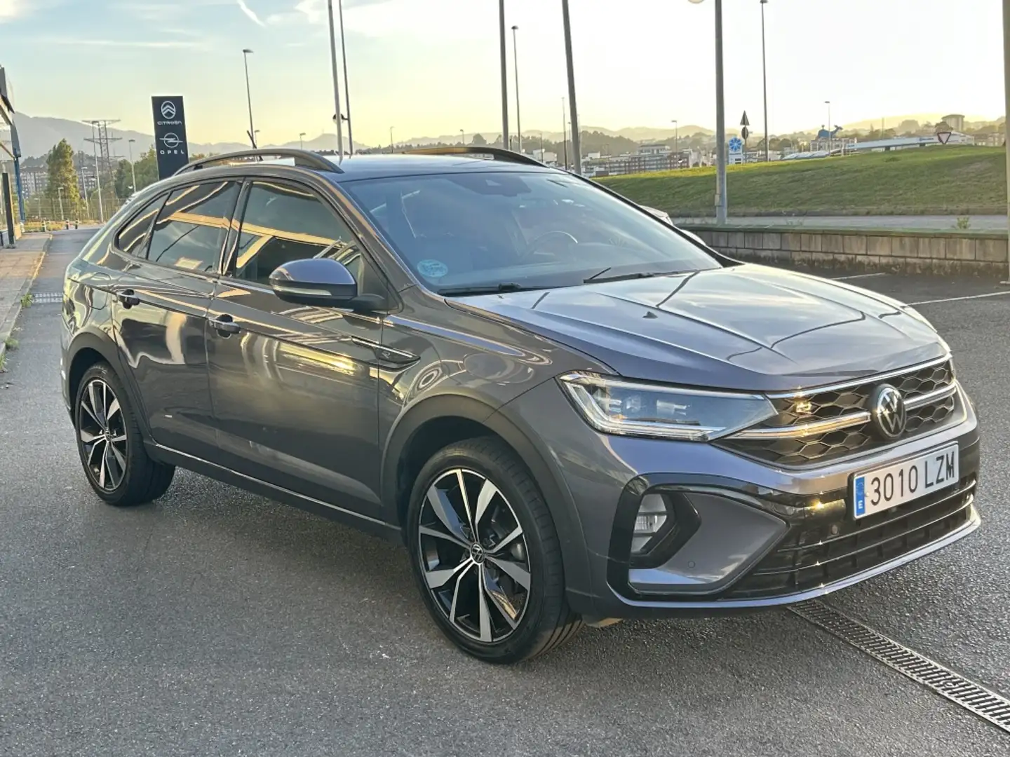 Volkswagen Taigo 1.5 TSI R-Line DSG 110kW Gris - 2