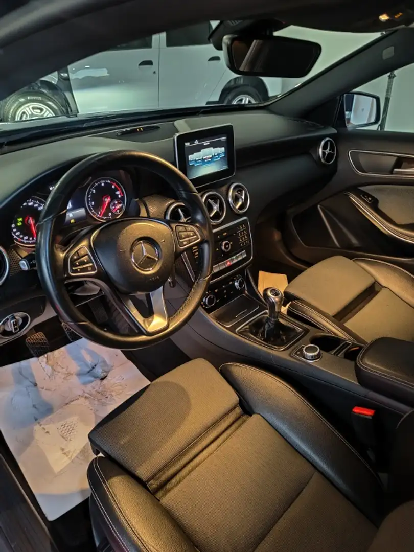 Mercedes-Benz A 180 180d Burdeos - 2