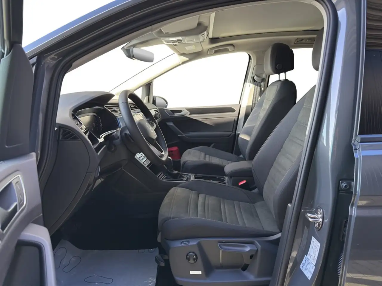 Volkswagen Touran 2.0 TDI DSG Highline DCC AHK*STHZG*PANO*LED*NAV... 11