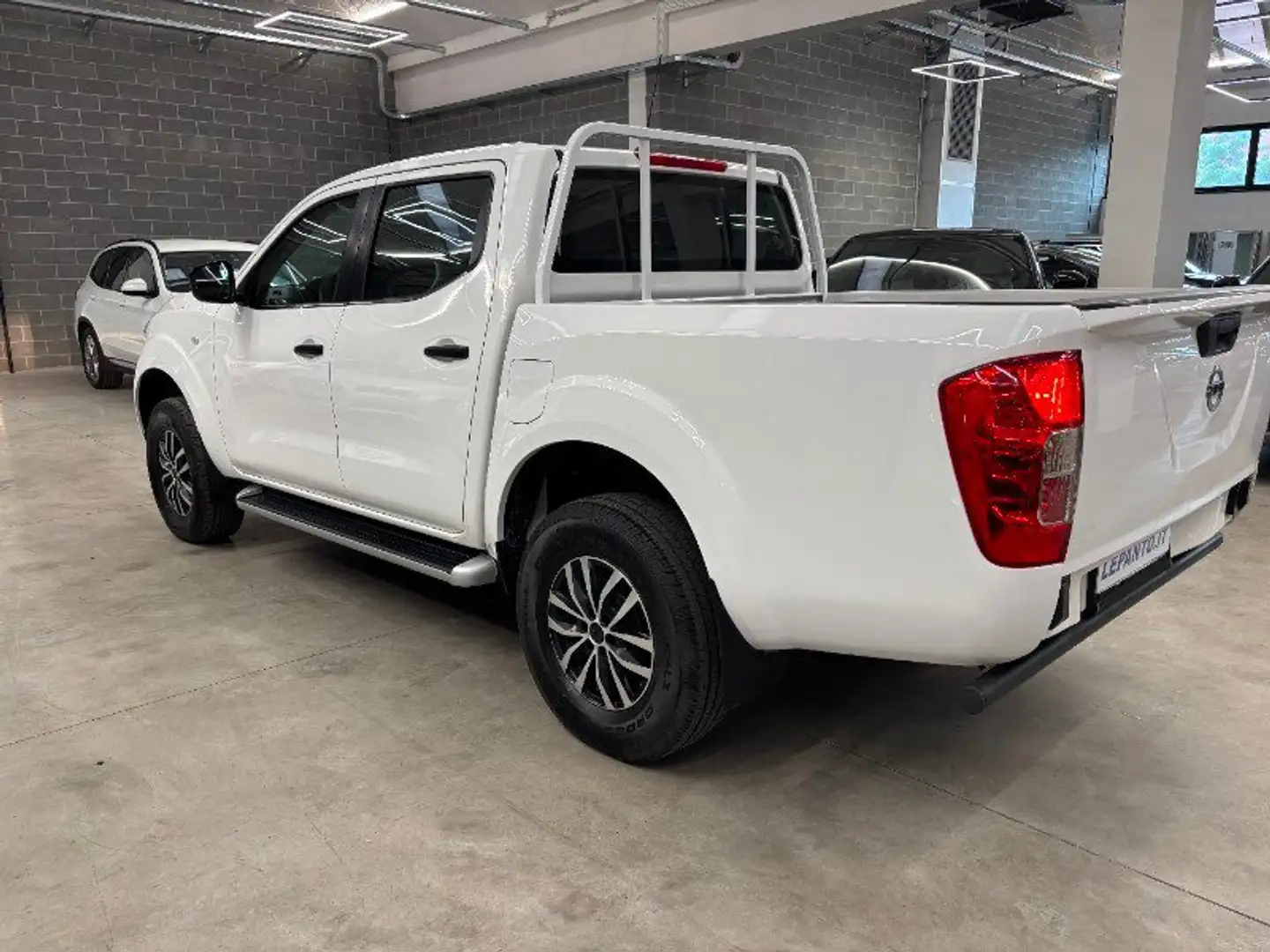 Nissan Navara Navara 2.3 dCi 4WD Double Cab Visia Blanco - 2