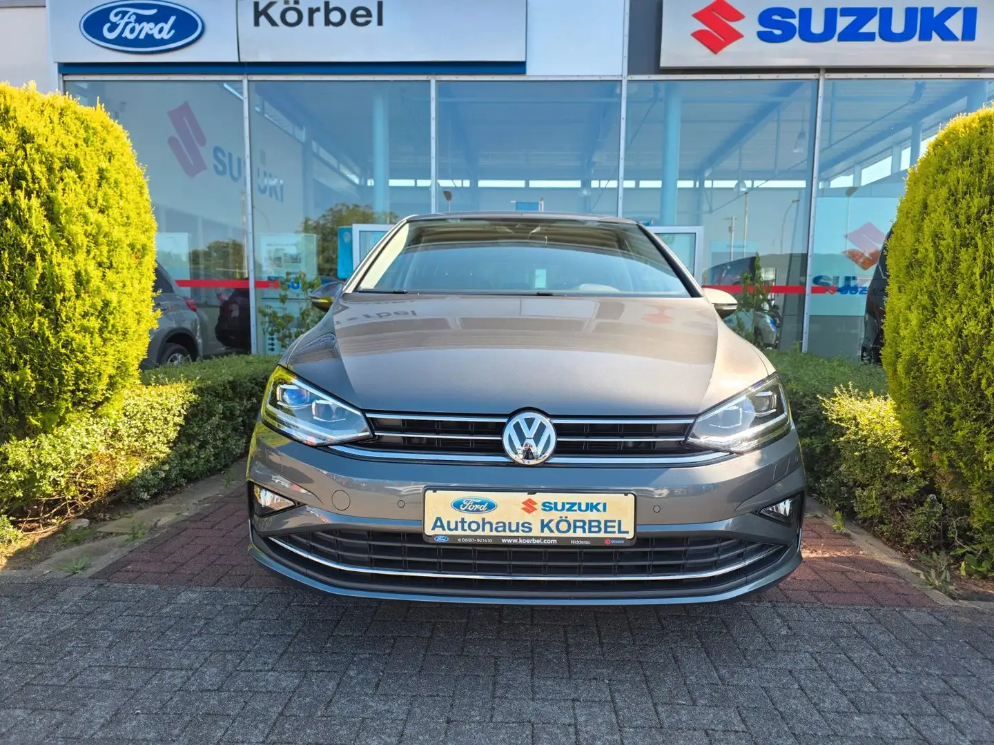 Volkswagen Golf Sportsvan Highline*DYNAUDIO*Navi*ToWiW*AHK Grau - 2