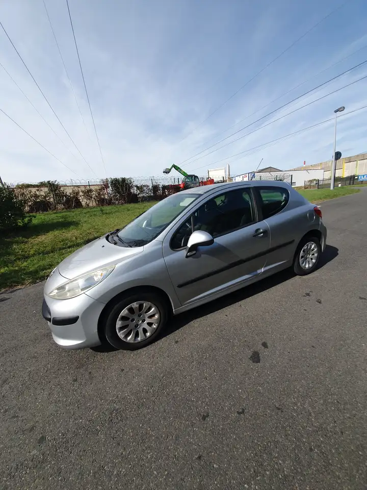 Peugeot 207 1.4e 75ch Urban