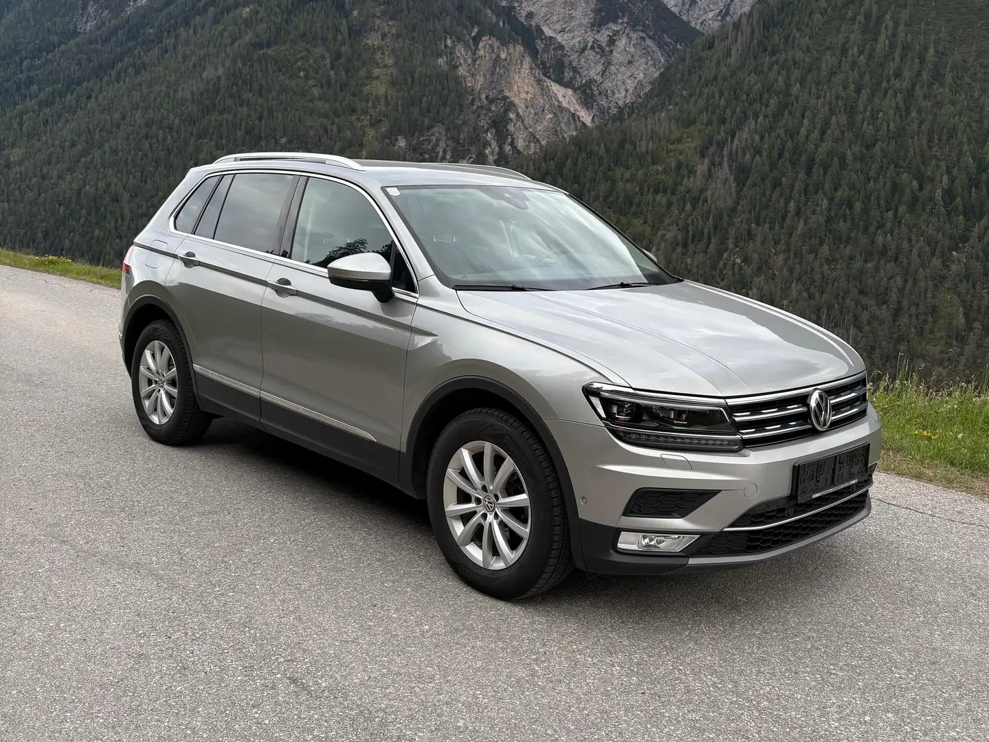 Volkswagen Tiguan Tiguan 2,0 TDI SCR 4Motion Highline Highline Silber - 2