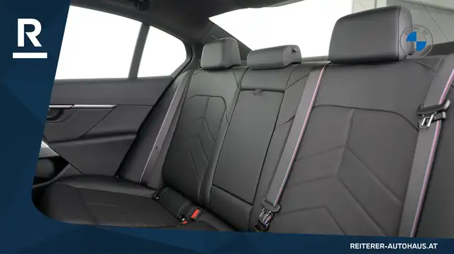 BMW 520 d xDrive *M-Sportpaket Pro *Panoramadach *AHK Ansicht 28