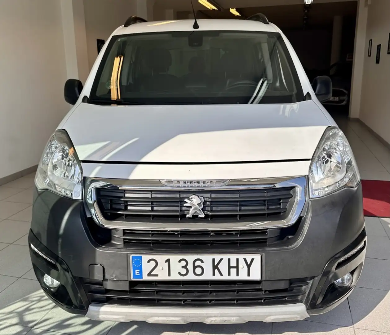Peugeot PEUGEOT Partner Tepee Familiar  Manual de 5 Puerta Blanco - 2