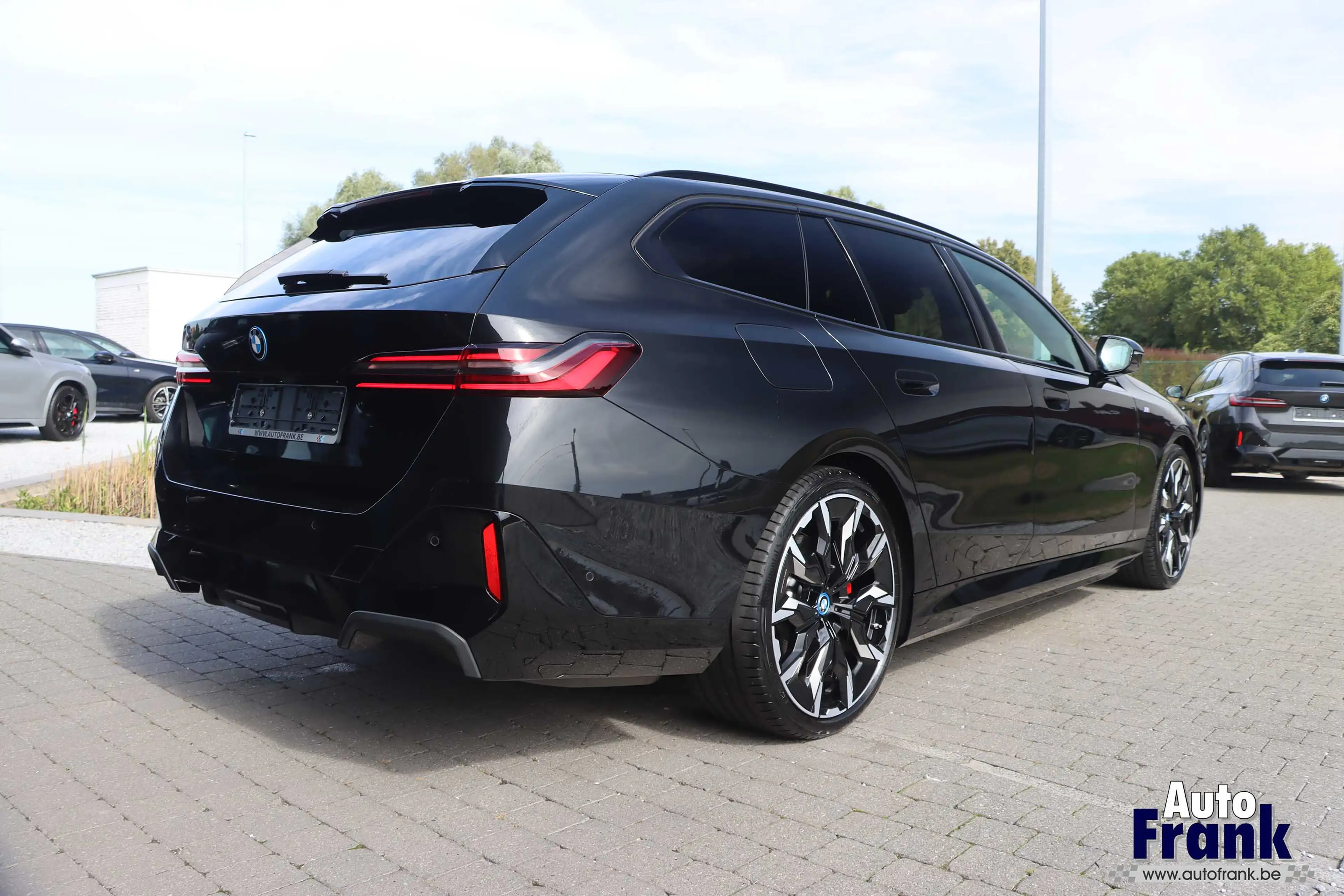 BMW i5 40 / TOUR / SPORT-PRO / 21" / PANO / MEMO / 360CAM / HUD — photo 8