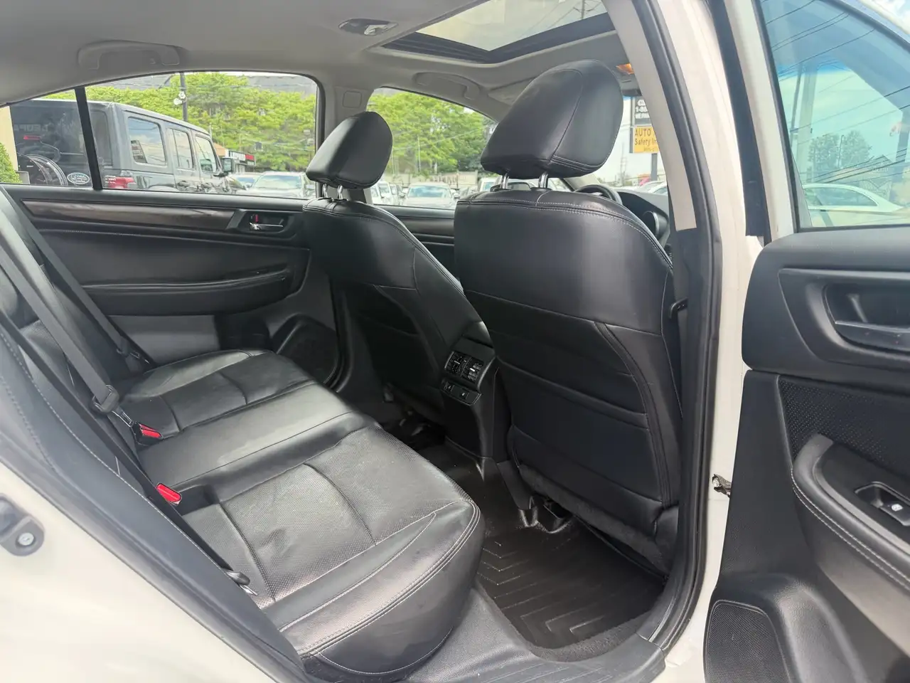 Subaru Legacy photo Subaru Legacy