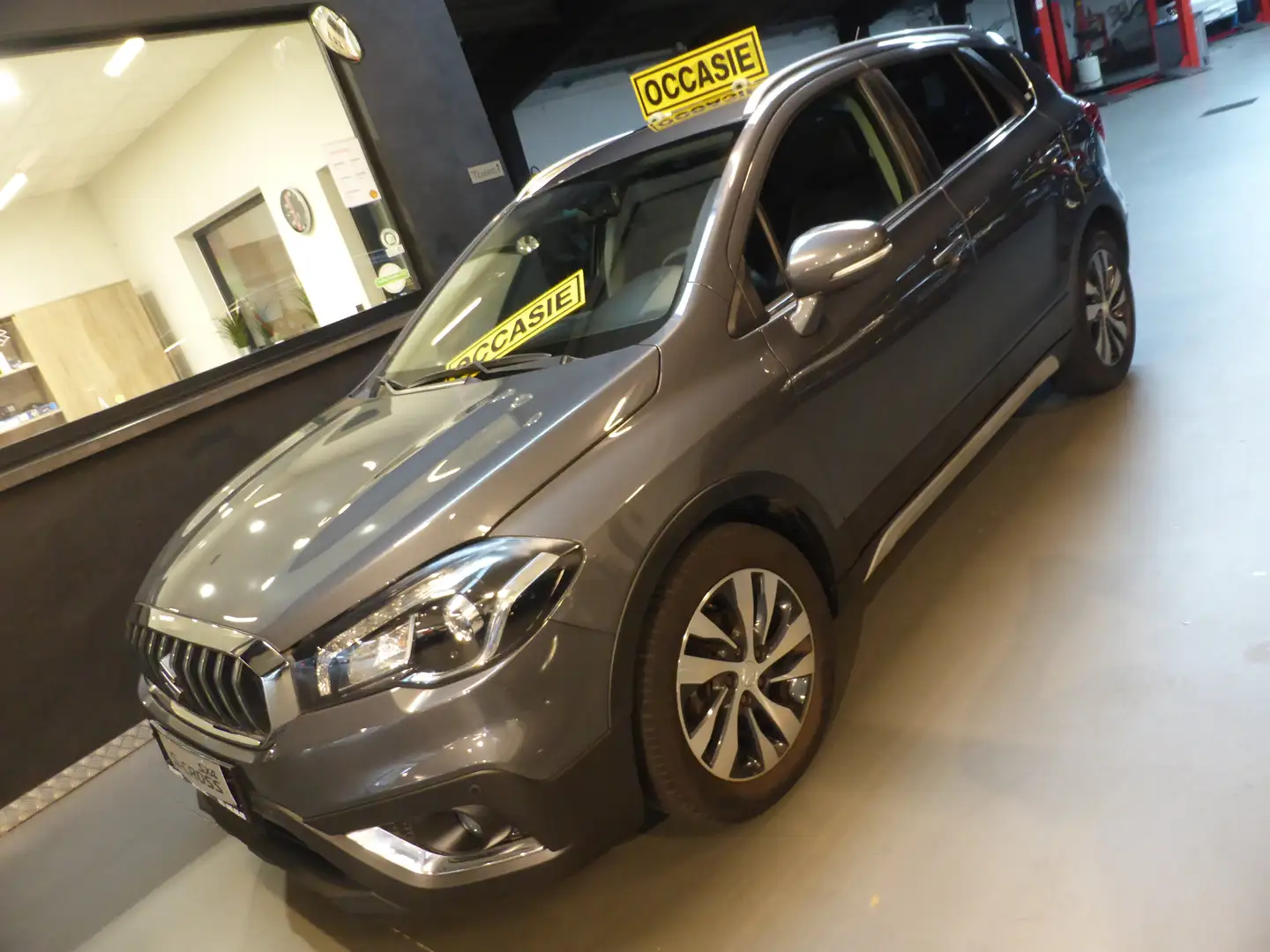 Suzuki SX4 S-Cross SX4 S-Cross 1.4 Boosterjet GLX+SUNROOF, +garantie Grijs - 2