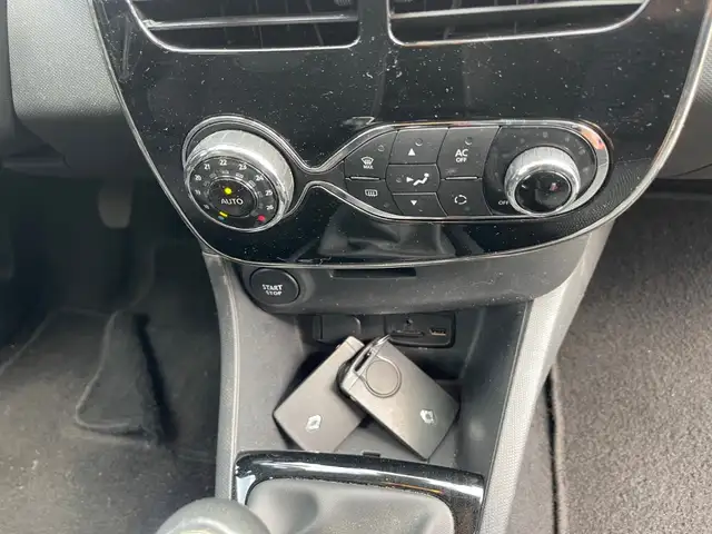 Renault Clio view 9