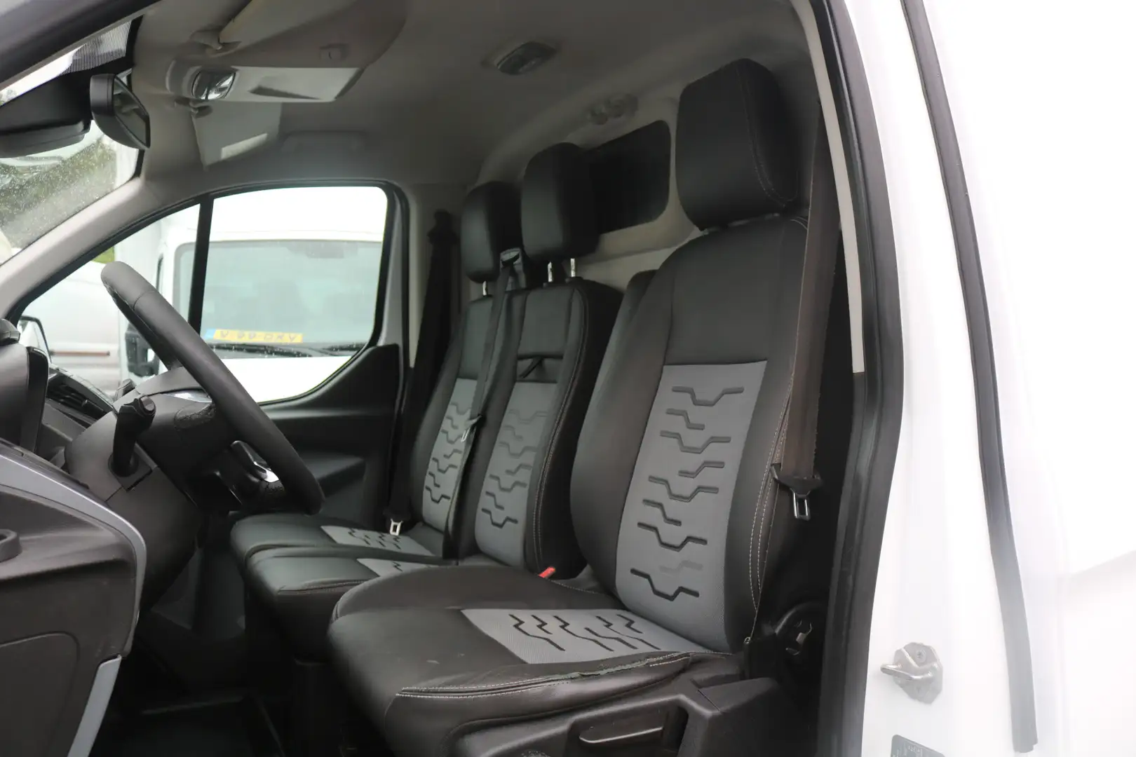 Ford Transit Custom 2.2 TDCI 155pk Sport Airco Navigatie Wit - 2