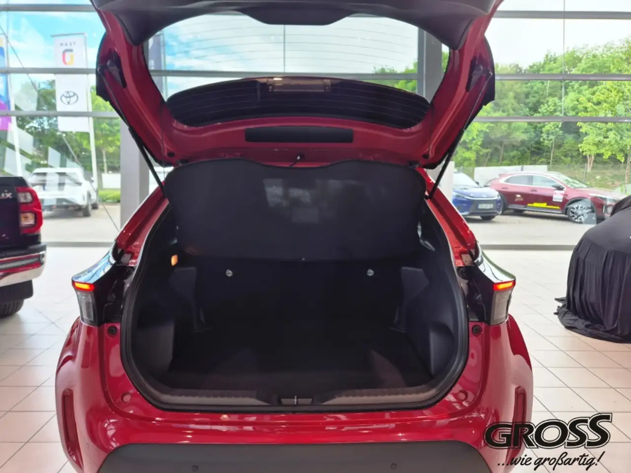 Toyota Yaris Cross Hybrid Active Drive / Safety / PDC / SHZ 10