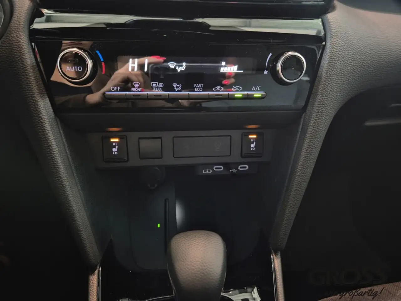 Toyota Yaris Cross Hybrid Active Drive / Safety / PDC / SHZ 15