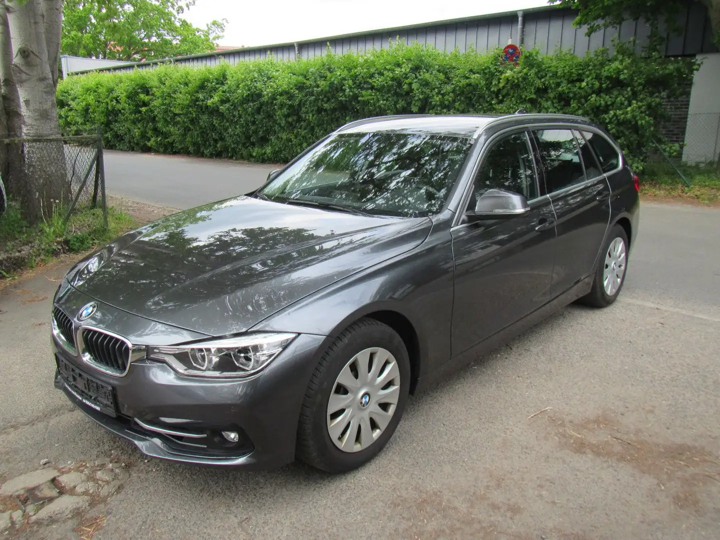 BMW 320 Touring 320i Sport Line Leder LED PDC Autom. Grau - 1