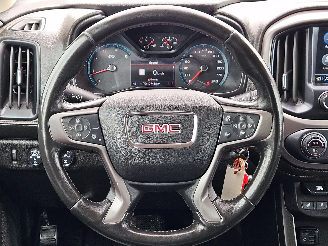 GMC Canyon снимка GMC Canyon