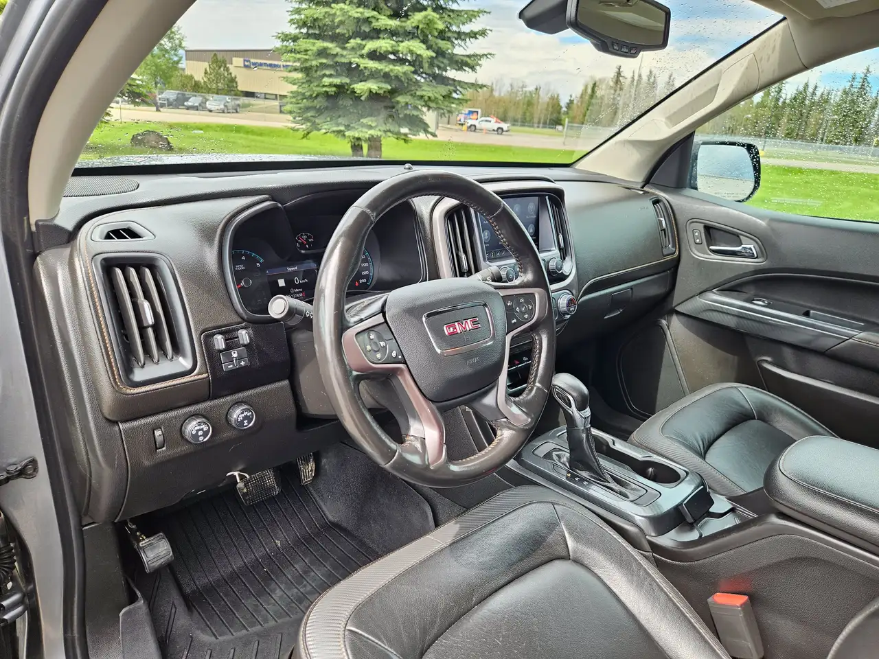 GMC Canyon снимка GMC Canyon