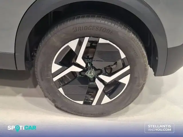 Peugeot 2008 view 11
