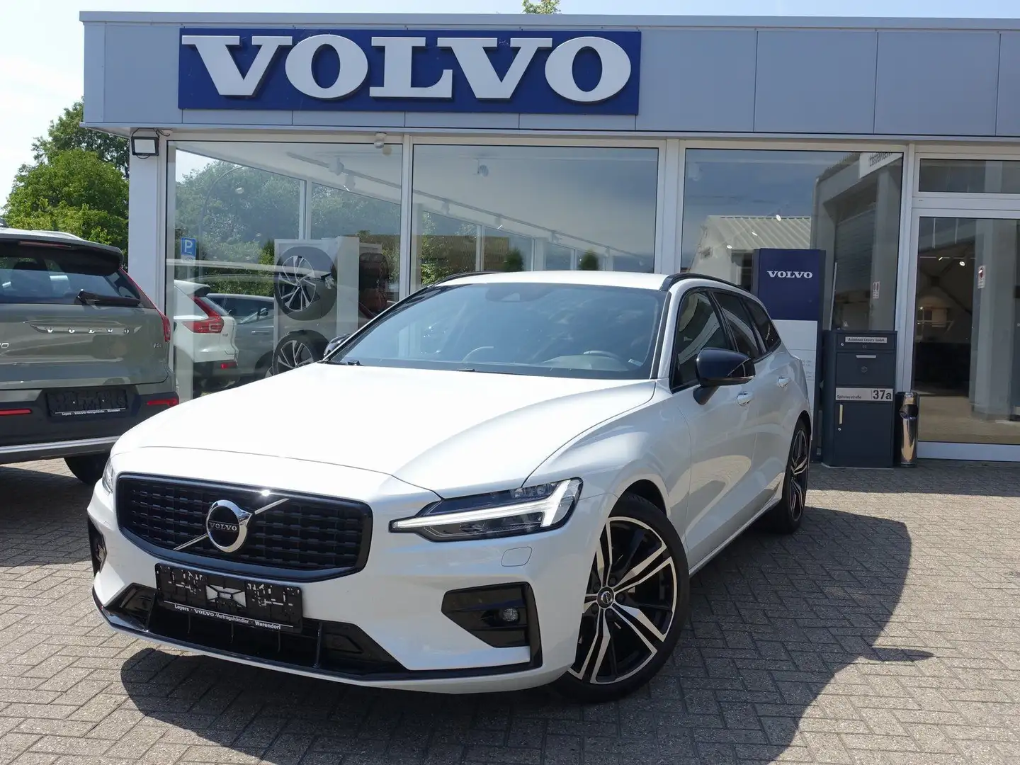Volvo V60 B4 R-Design/Carplay/Kamera/Memory/H&K/BLIS Weiß - 1