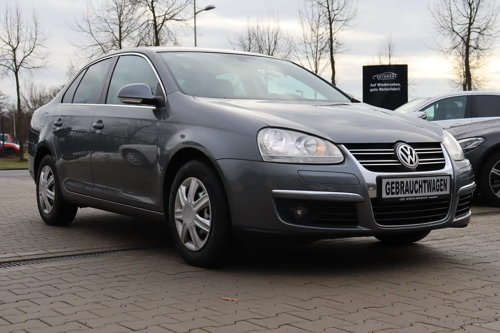 Volkswagen Jetta 1,6 Comfortline *3-Hand*TÜV-04.26*PDC*Temp*Allw Grau - 1