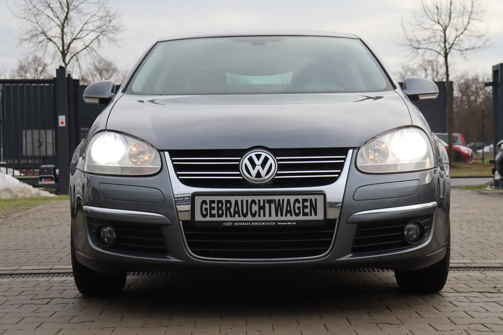 Volkswagen Jetta 1,6 Comfortline *3-Hand*TÜV-04.26*PDC*Temp*Allw Grau - 2